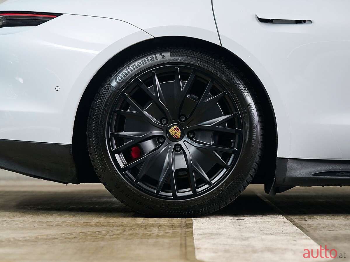 2022' Porsche Taycan photo #6