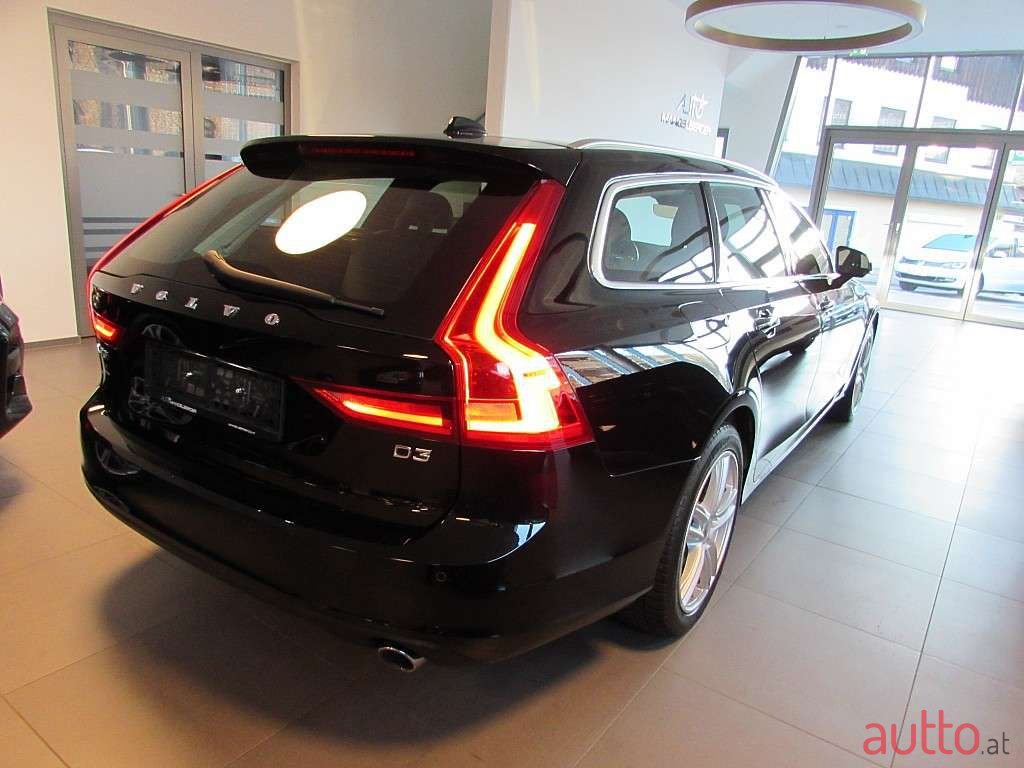 2017' Volvo V90 photo #6