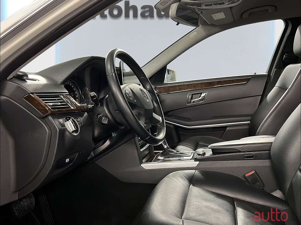 2011' Mercedes-Benz E-Klasse photo #6