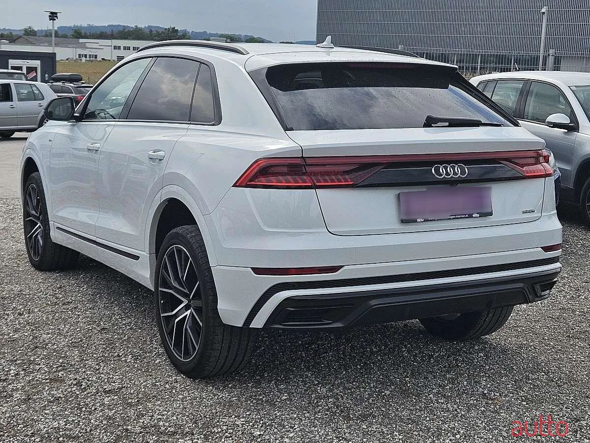 2019' Audi Q8 photo #6