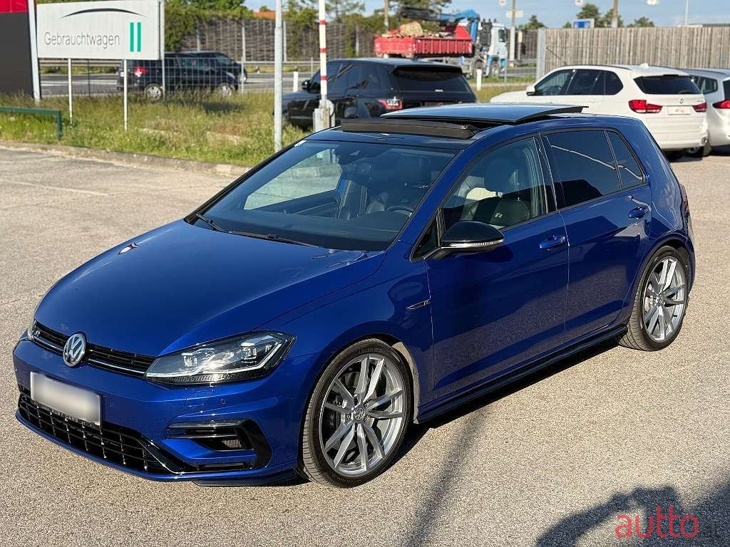 2017' Volkswagen Golf photo #4