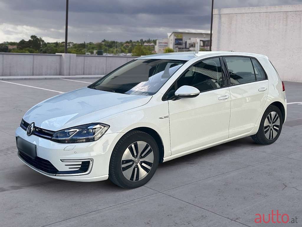 2019' Volkswagen Golf photo #1