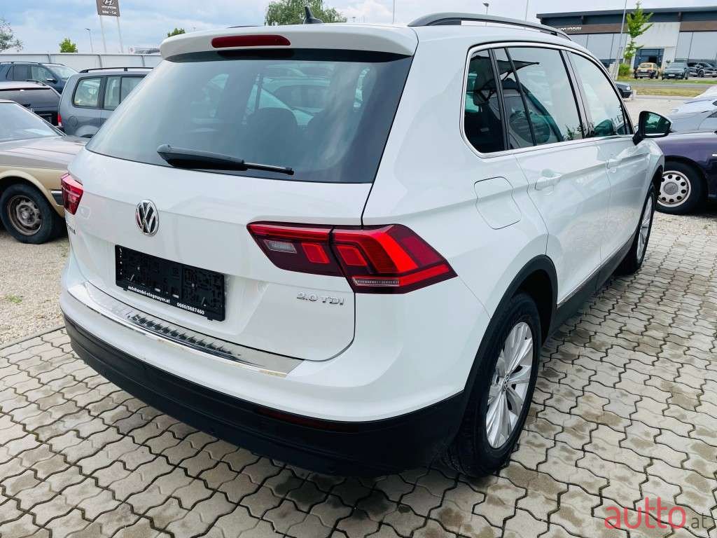 2017' Volkswagen Tiguan photo #4