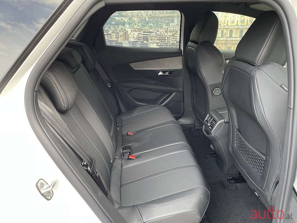 2023' Peugeot 3008 photo #4