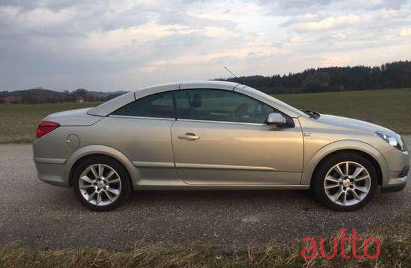 2006' Opel Astra photo #1