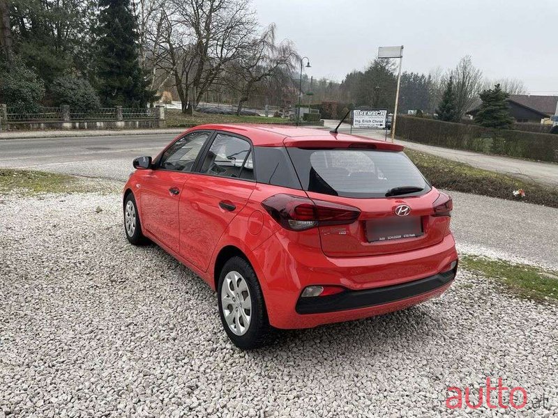 2019' Hyundai i20 photo #2