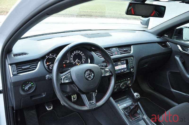 2014' Skoda Octavia photo #1