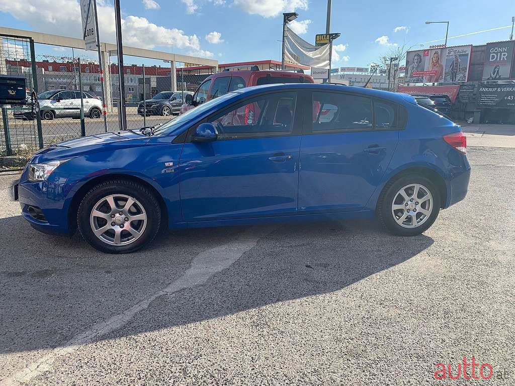 2012' Chevrolet Cruze photo #2