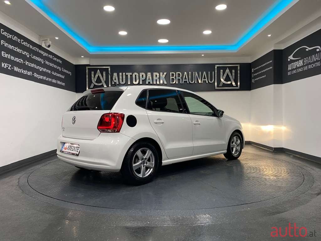 2014' Volkswagen Polo photo #3