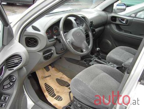 2004' Hyundai Santa Fe photo #2