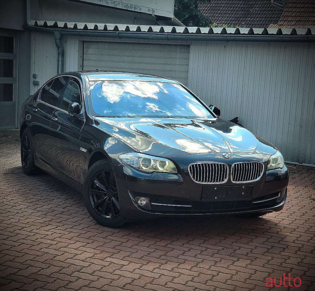 2011' BMW 5Er-Reihe photo #5