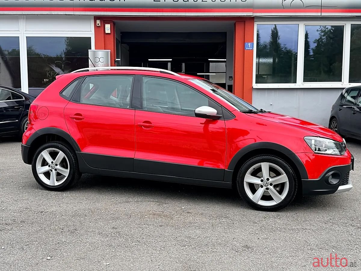 2013' Volkswagen Polo photo #6
