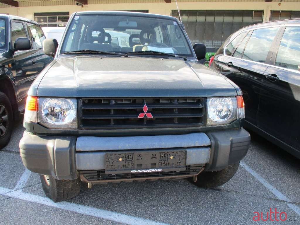 1999' Mitsubishi Pajero photo #2