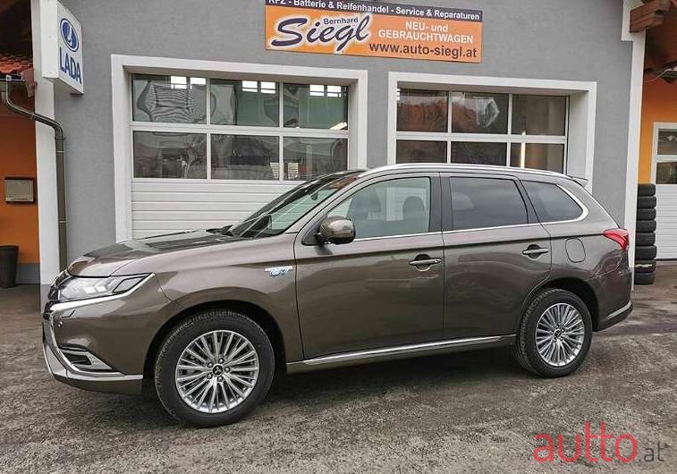 2021' Mitsubishi Outlander photo #1