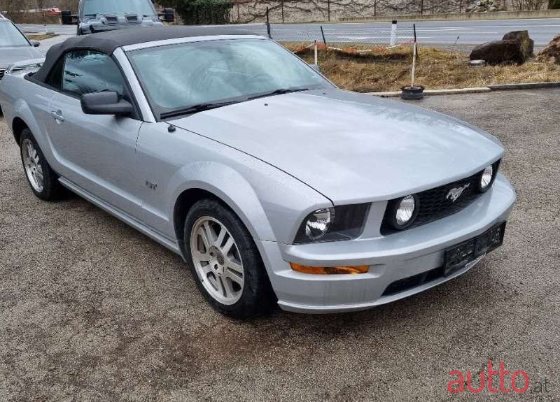 2005' Ford Mustang photo #4