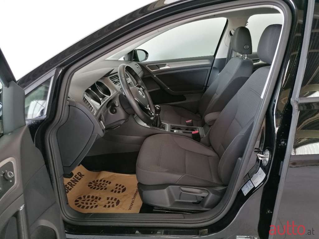 2015' Volkswagen Golf photo #4