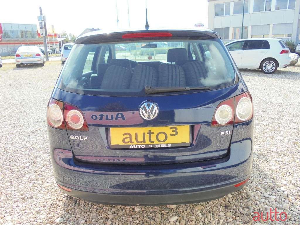 2005' Volkswagen Golf photo #4
