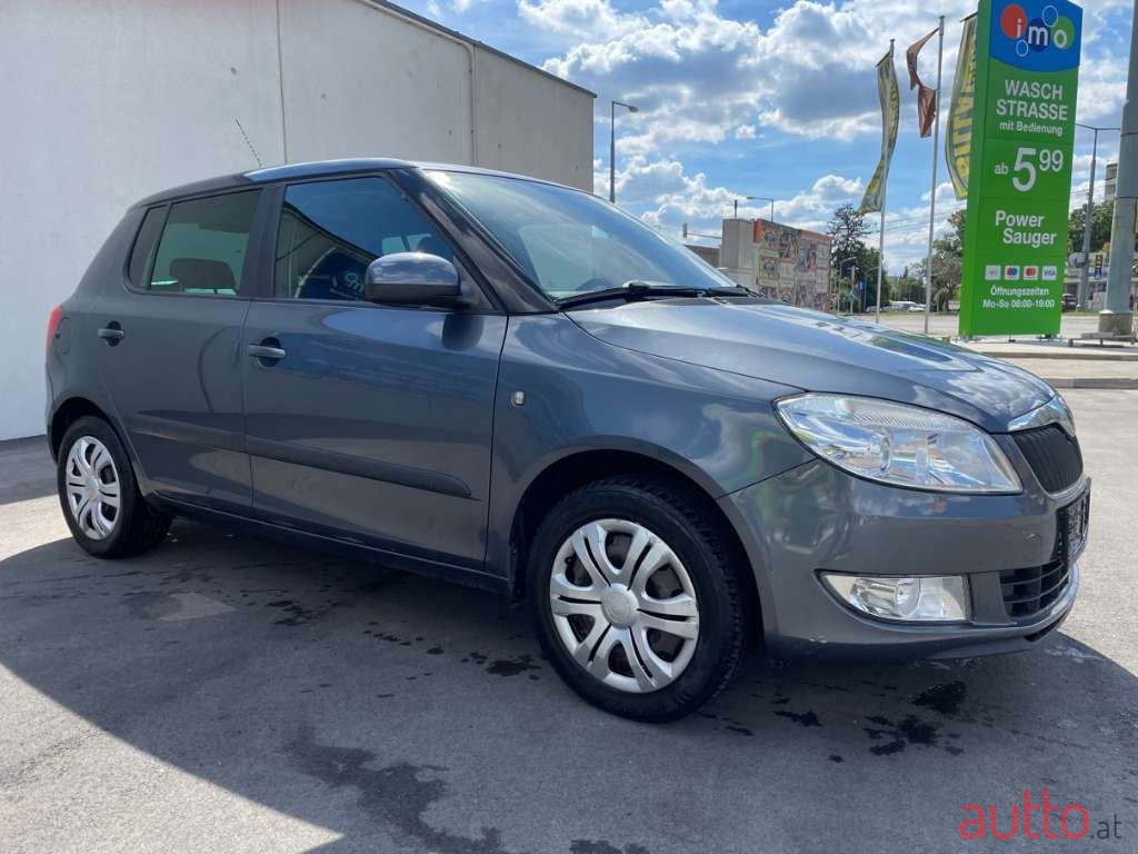 2011' Skoda Fabia photo #1