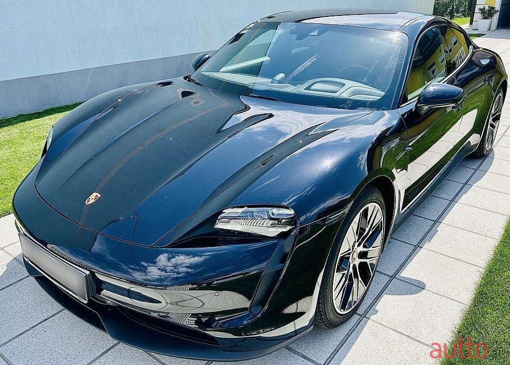 2021' Porsche Taycan photo #2