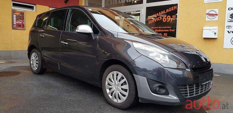 2010' Renault Megane photo #1