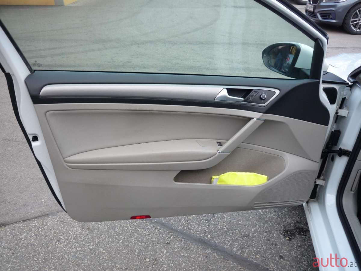 2014' Volkswagen Golf photo #5