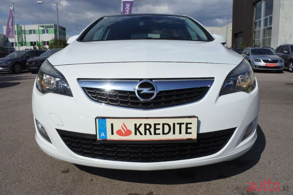 2010' Opel Astra photo #3