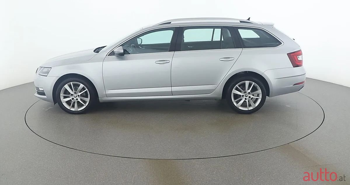 2019' Skoda Octavia photo #2