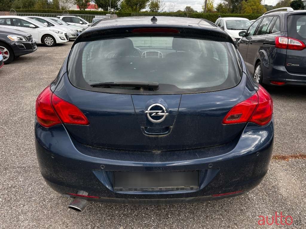 2010' Opel Astra photo #6