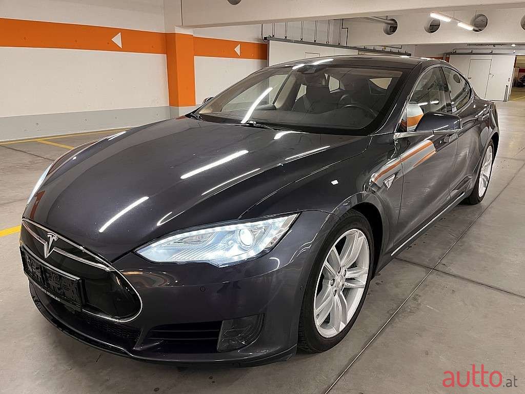 2015' Tesla Model S photo #2