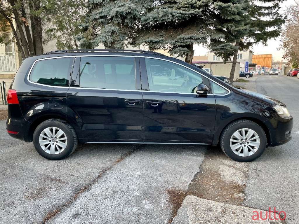 2010' Volkswagen Sharan photo #2