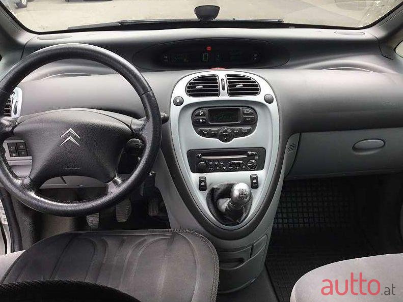 2010' Citroen Xsara photo #3