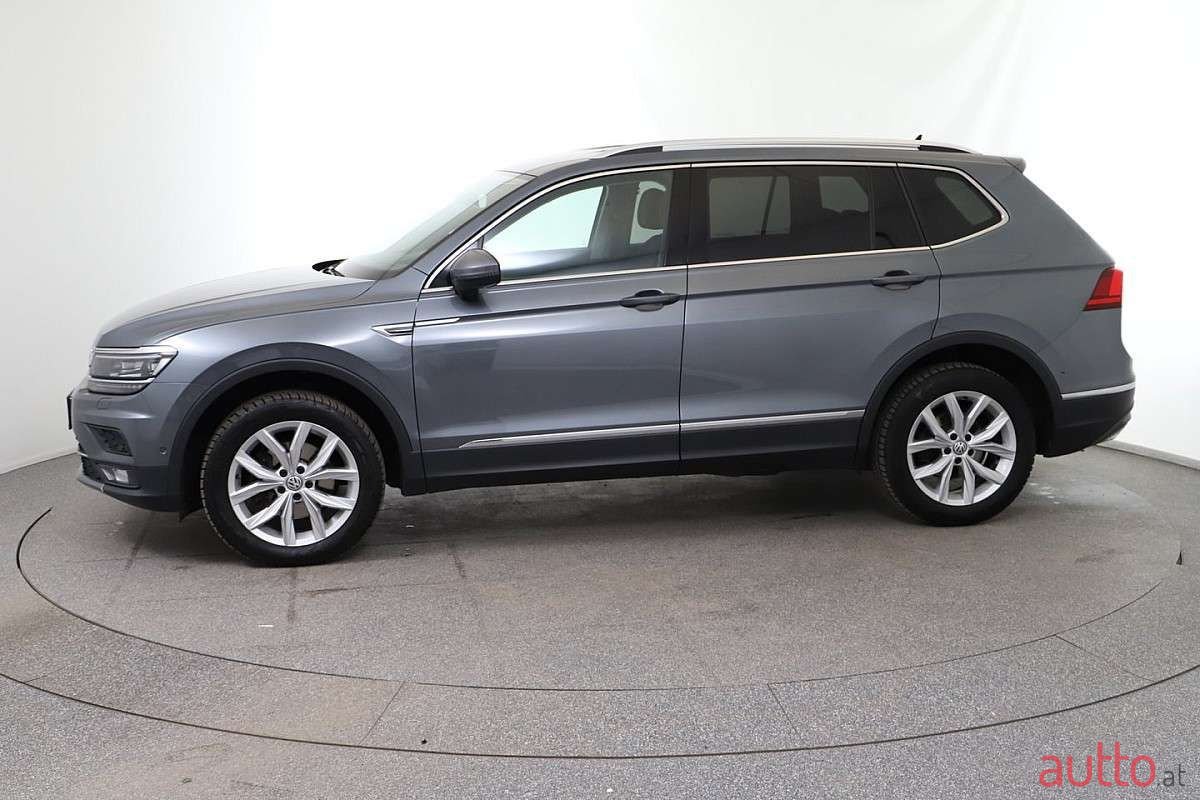 2019' Volkswagen Tiguan photo #1