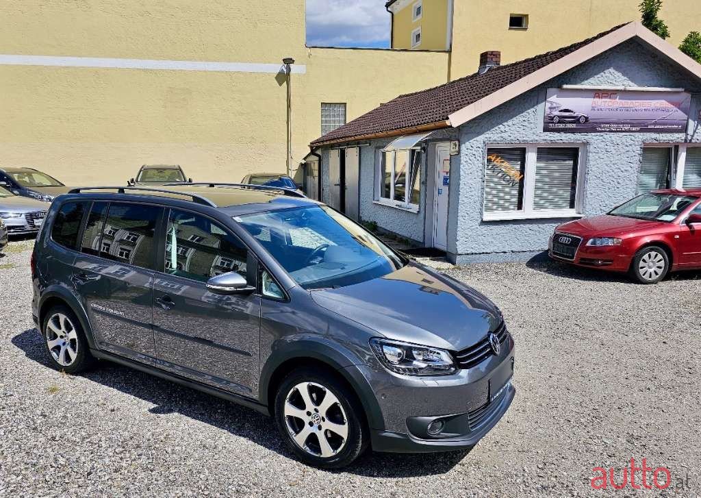 2013' Volkswagen Touran photo #1