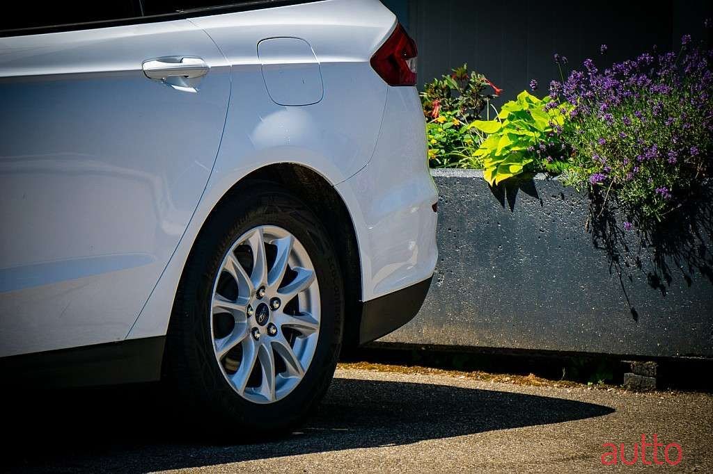 2020' Ford Mondeo photo #5