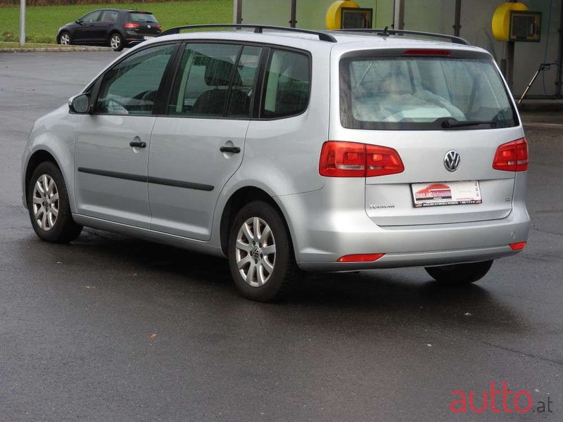 2012' Volkswagen Touran photo #2