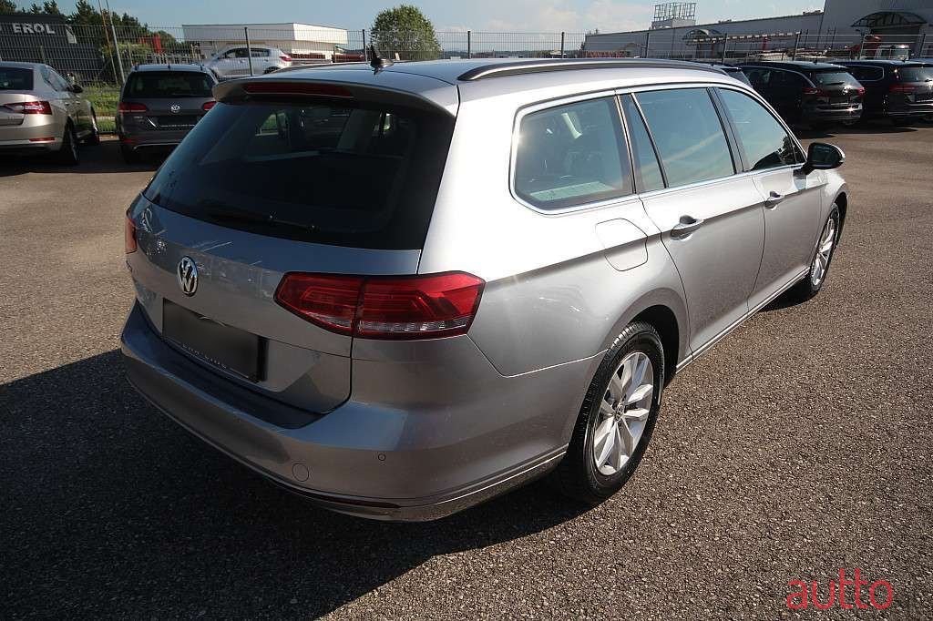 2017' Volkswagen Passat photo #3