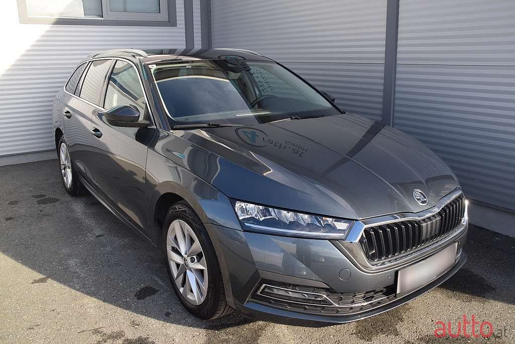 2020' Skoda Octavia photo #2
