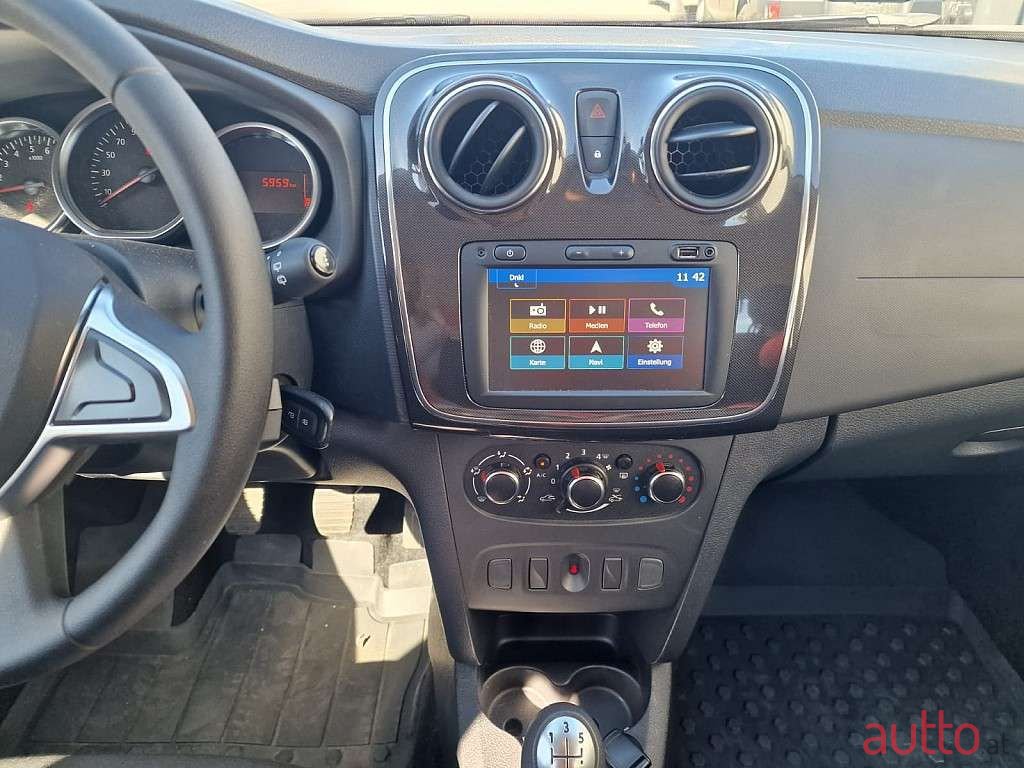 2020' Dacia Sandero photo #6