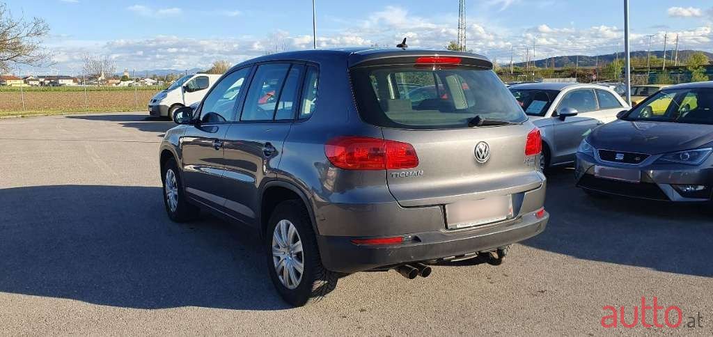 2012' Volkswagen Tiguan photo #3