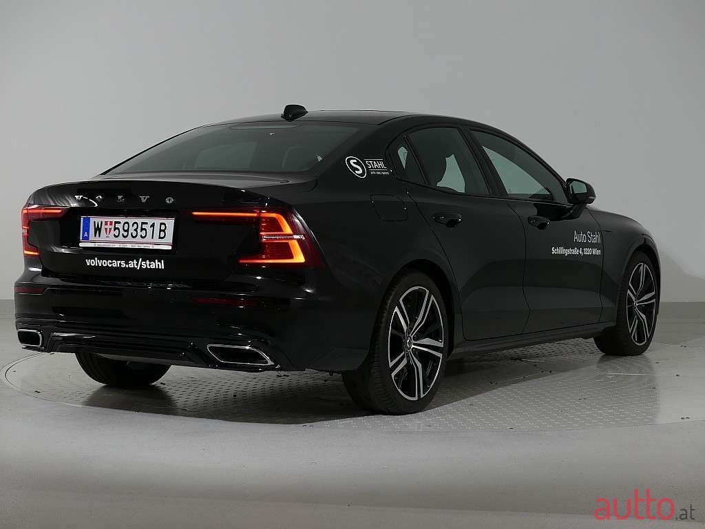2022' Volvo S60 photo #1