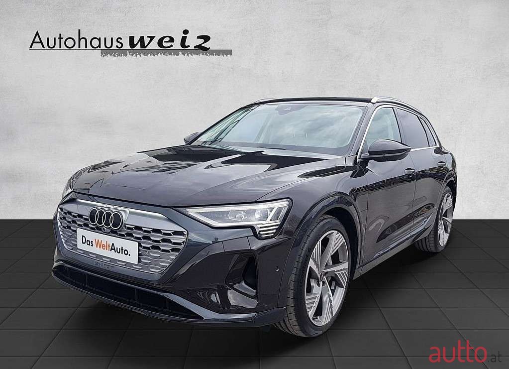 2023' Audi Q8 photo #1