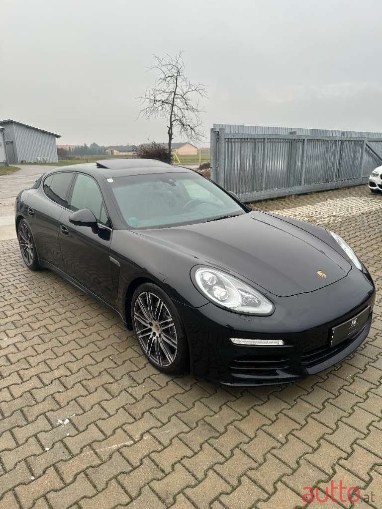 2015' Porsche Panamera photo #3
