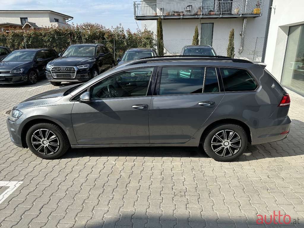 2017' Volkswagen Golf photo #3