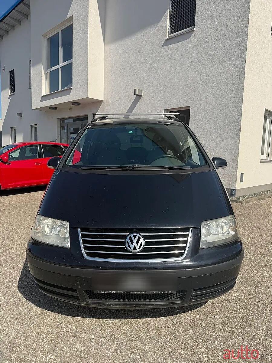 2010' Volkswagen Sharan photo #2