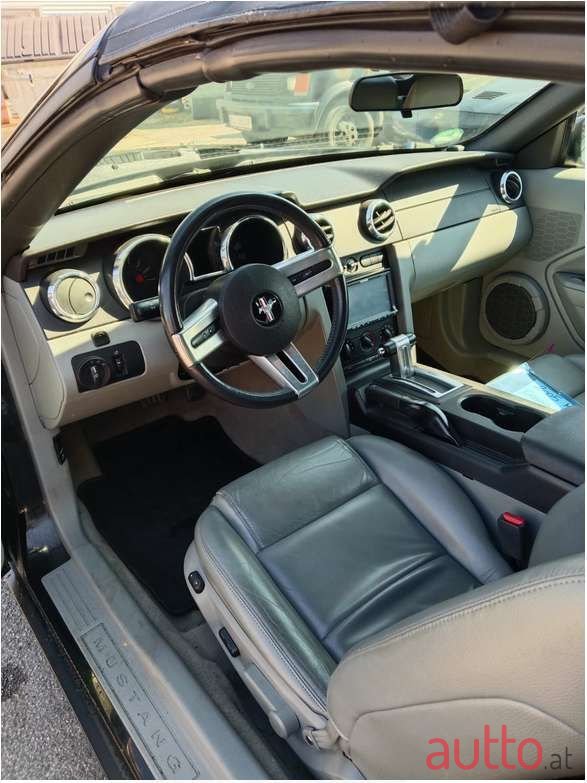 2005' Ford Mustang photo #4