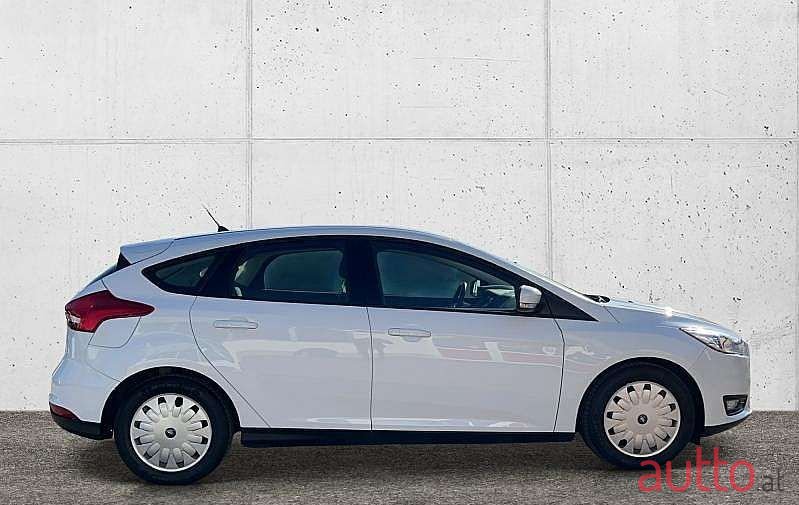 2017' Ford Focus photo #4