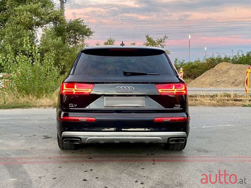 2015' Audi Q7 photo #4