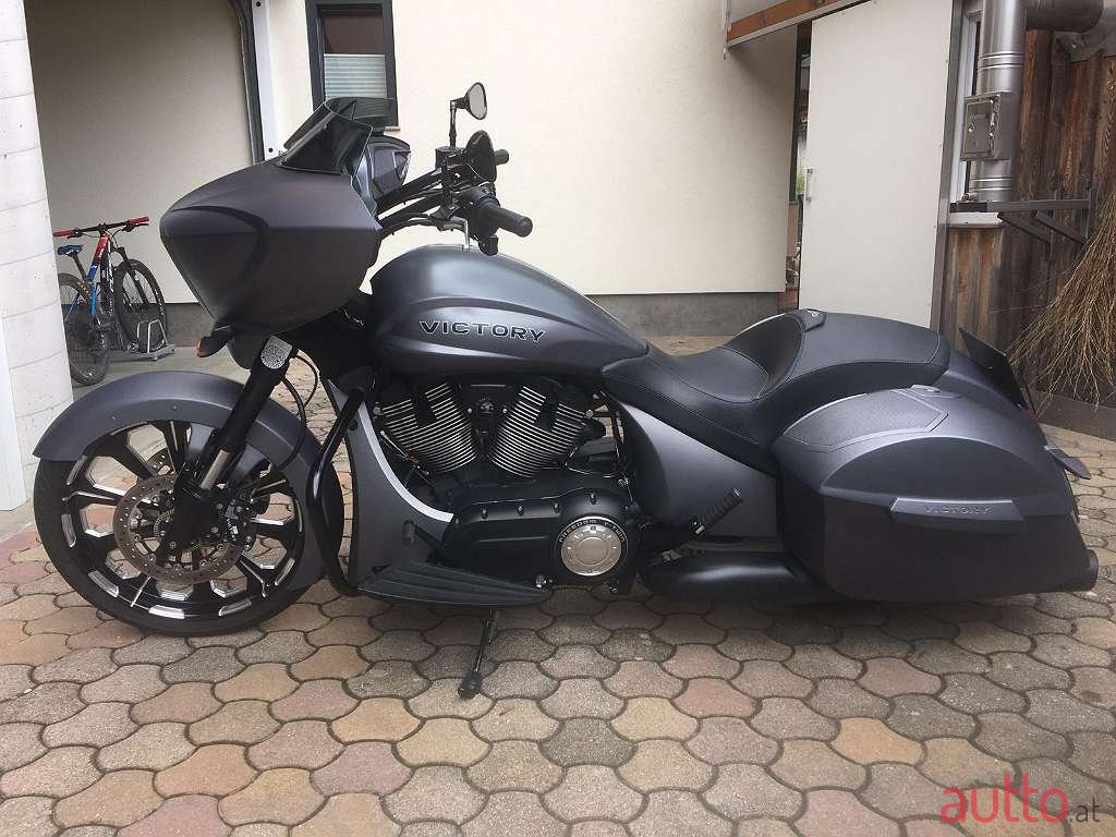 2016' Victory Magnum Stealth Chopper / Cruis photo #1