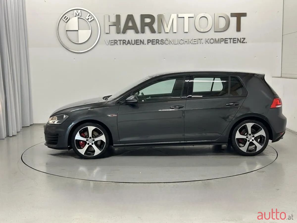 2016' Volkswagen Golf photo #2
