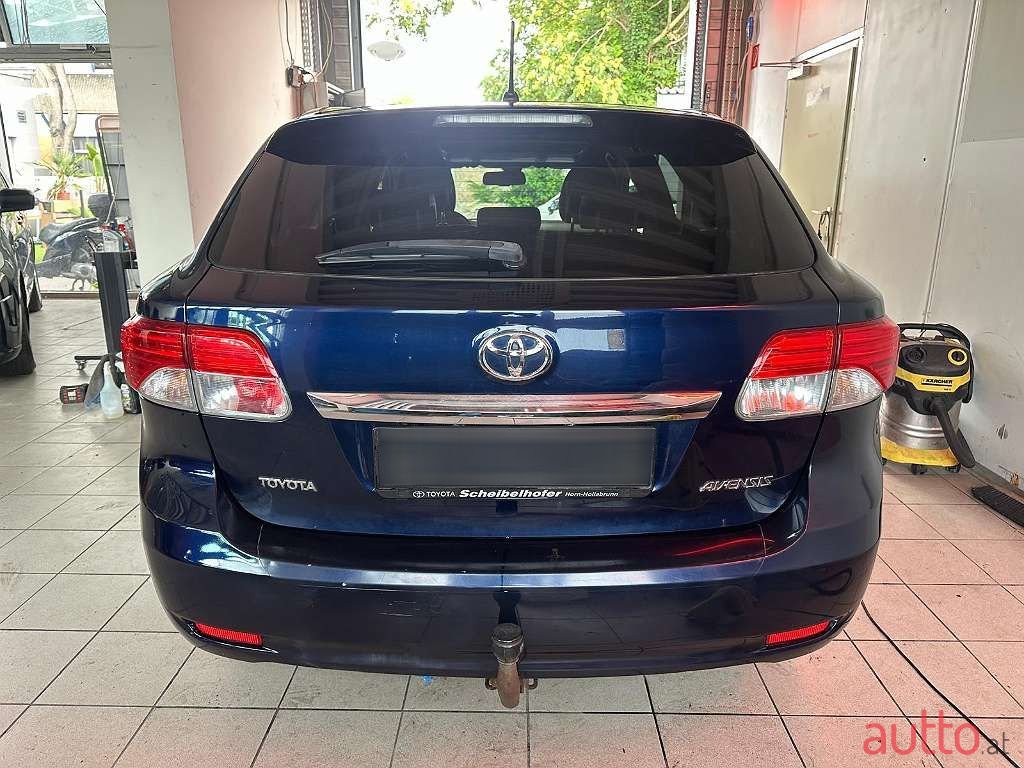 2013' Toyota Avensis photo #5